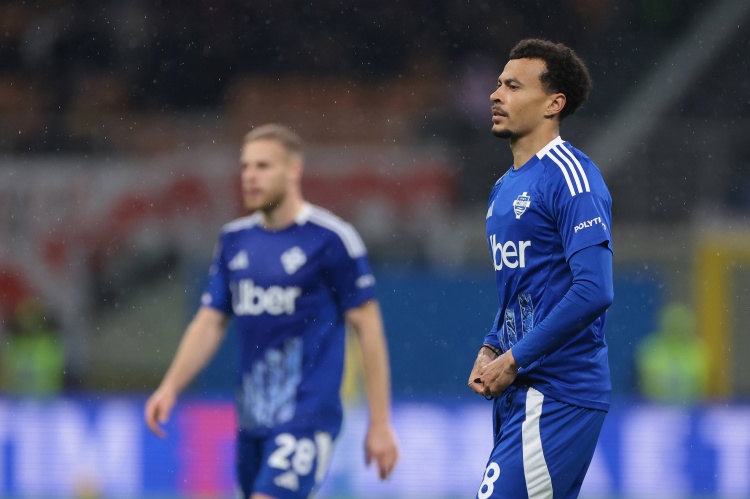 开云官网-TA：自由球员阿里在热刺的训练基地进行个人训练，保持状态