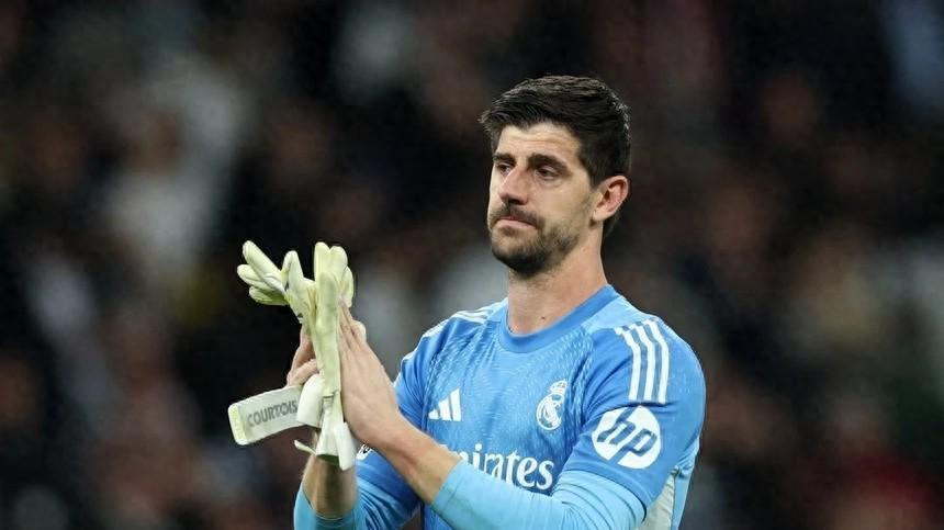 开云平台-库尔图瓦长传助巴尔韦德破门，加冕欧冠历史“助攻王”门将